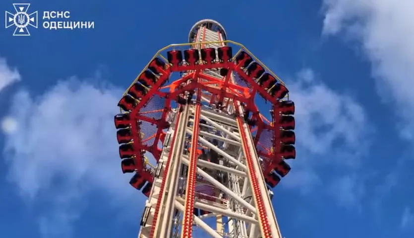 In Odesa, visitors got stuck at the Power Tower attraction thumbnail