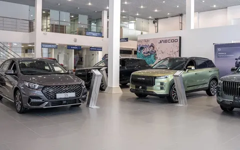 В рф масово закриваються шоуруми китайських авто, за рік зникли 643 салони