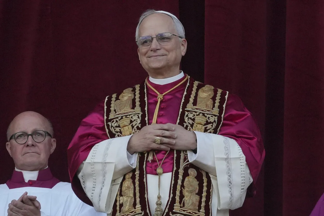 Papa Lev will undergo surgery to remove a mass in his lung; the procedure is scheduled for the coming days