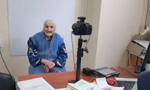 100-річна українка з Донеччини отримала закордонний паспорт для подорожі до Європи