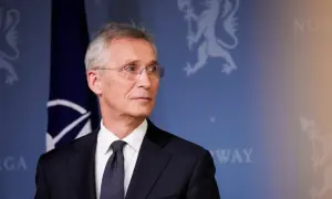 ВІДЕО: Блогер незаконно пробрався до дикунів і залишив їм дивний подарунок