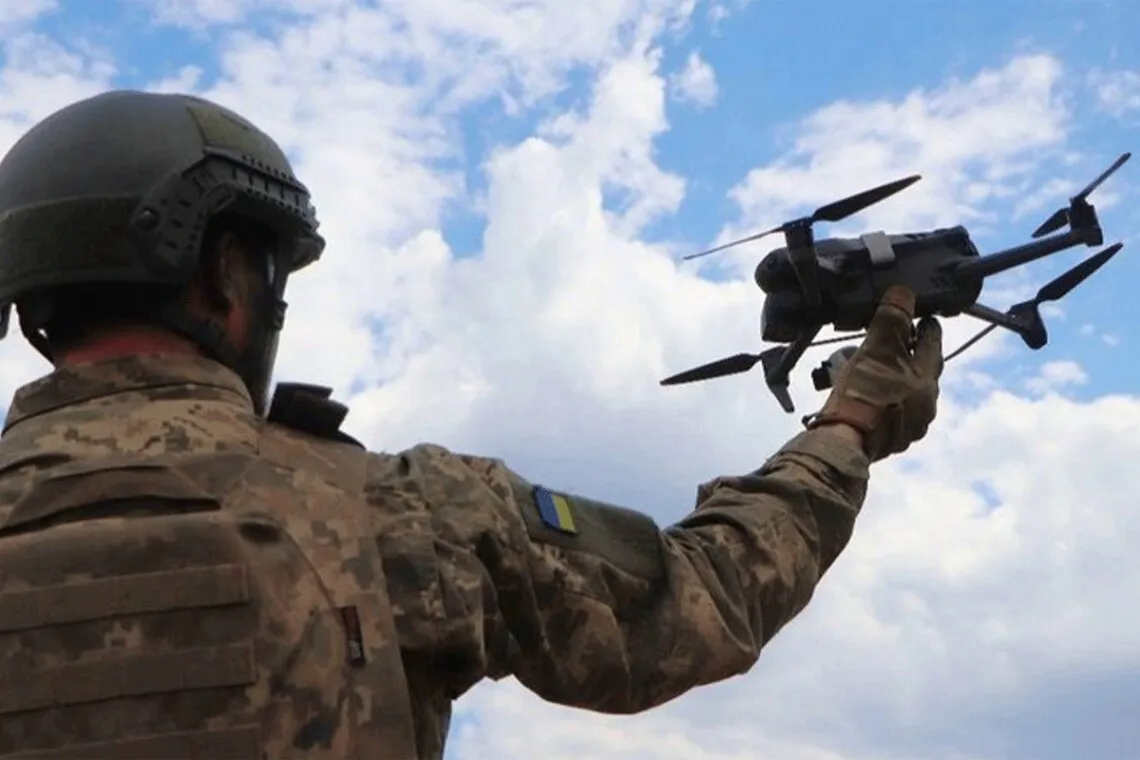 Відео: на Покровському напрямку дрон-камікадзе вразив російський всюдихід Desertcross із піхотою