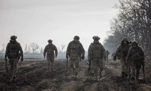 Відео: Дрон влучив у російську військову вантажівку на заправці у Сєверодонецьку