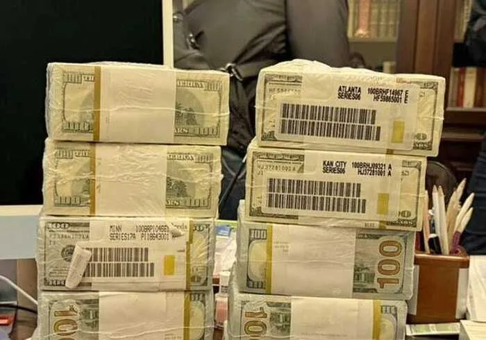 В НБУ не знають, звідки Міндіч взяв долари в американській банківській упаковці