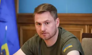 Видео: мужчина с гранатой угрожает взорвать Кабмин