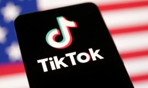 Відео: американський винищувач протаранив будівлю під Лос-Анджелесом