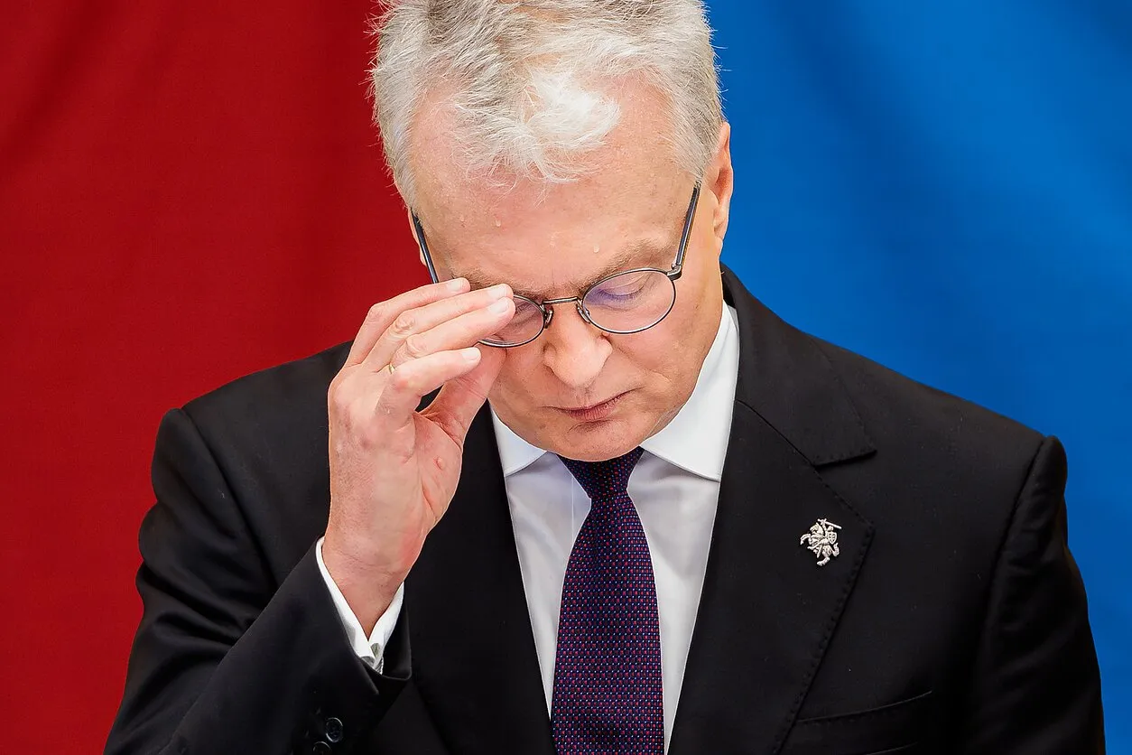 Лідеру Литви зробили операцію на руці після нещасного випадку
