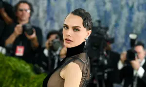 На Met Gala 2026 Джіджі Хадід обрала прозору сукню Miu Miu
