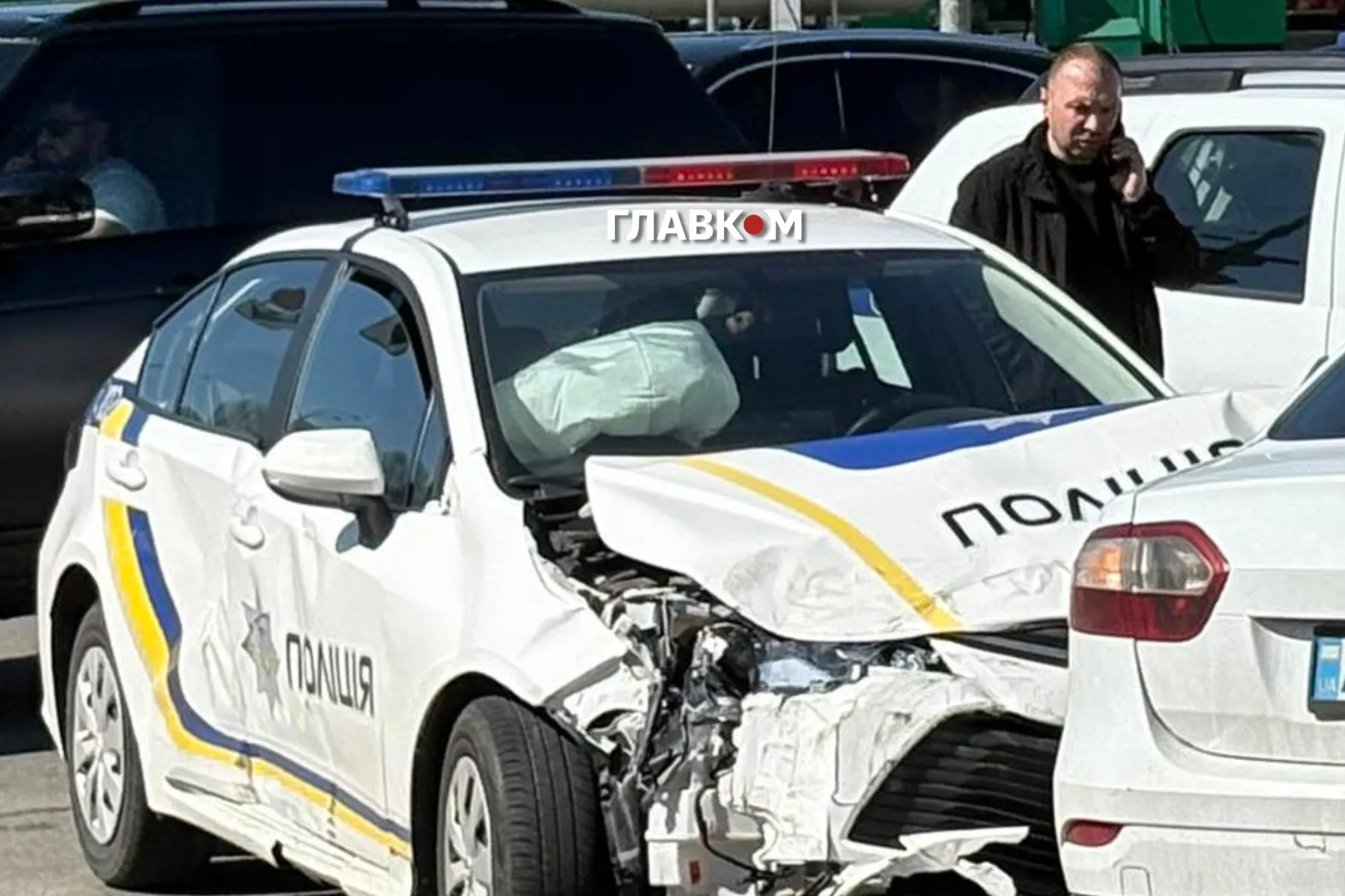 У Києві екіпаж поліції потрапив у потрійну ДТП