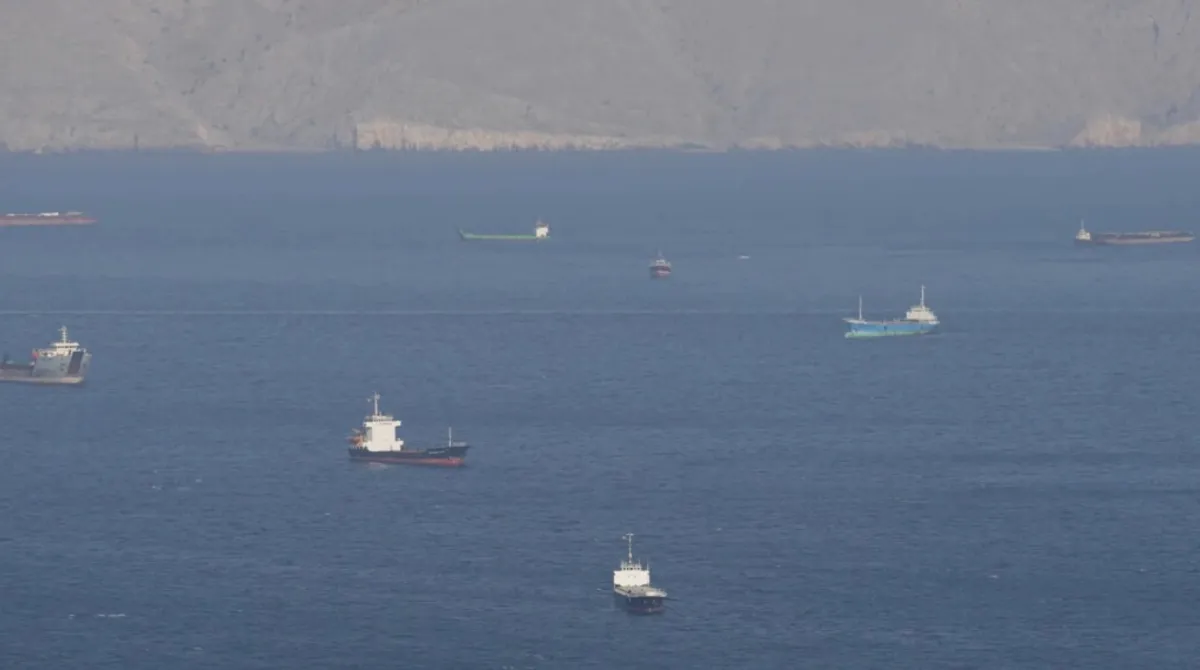 США розпочали операцію з розблокування Ормузької протоки з дронами та авіацією