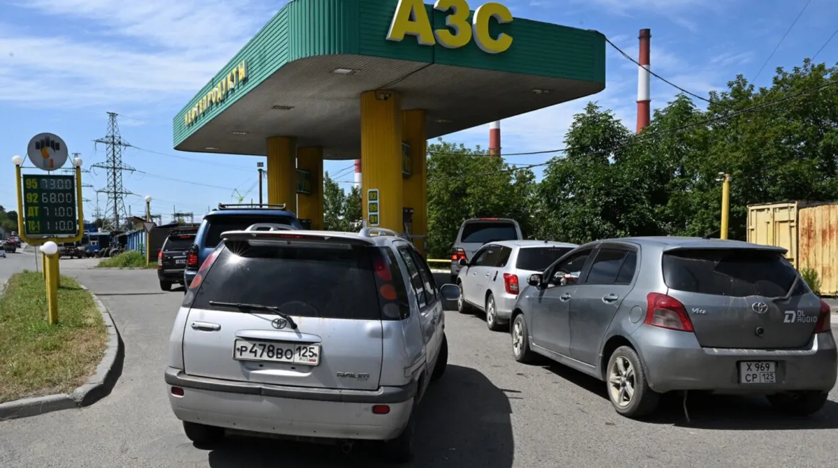 В Петербурге начали ограничивать продажу бензина