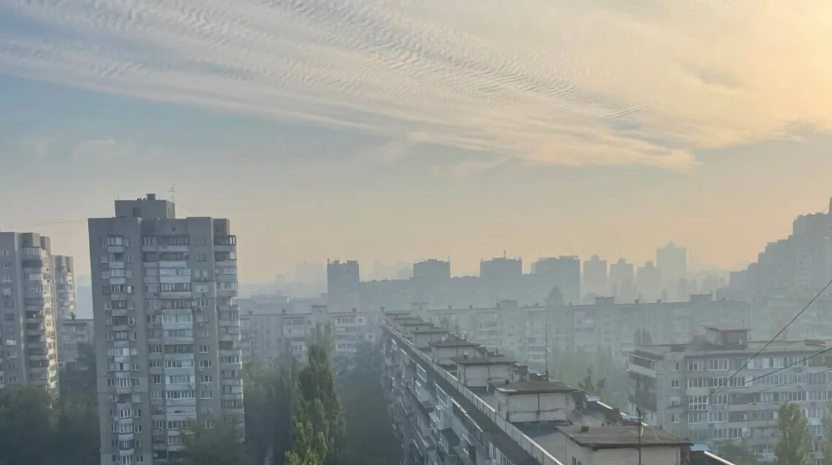 На Київщині у низці міст зафіксували підвищений рівень пилу