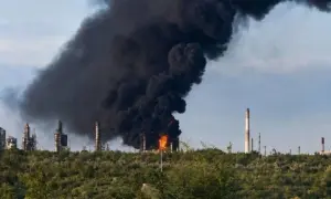 У Кривому Розі загасили пожежу в ТРЦ після удару РФ