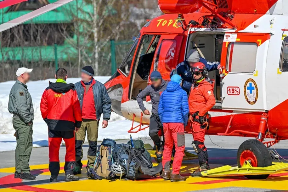 У польських Татрах рятувальники евакуювали туристів, які застрягли там через сніг