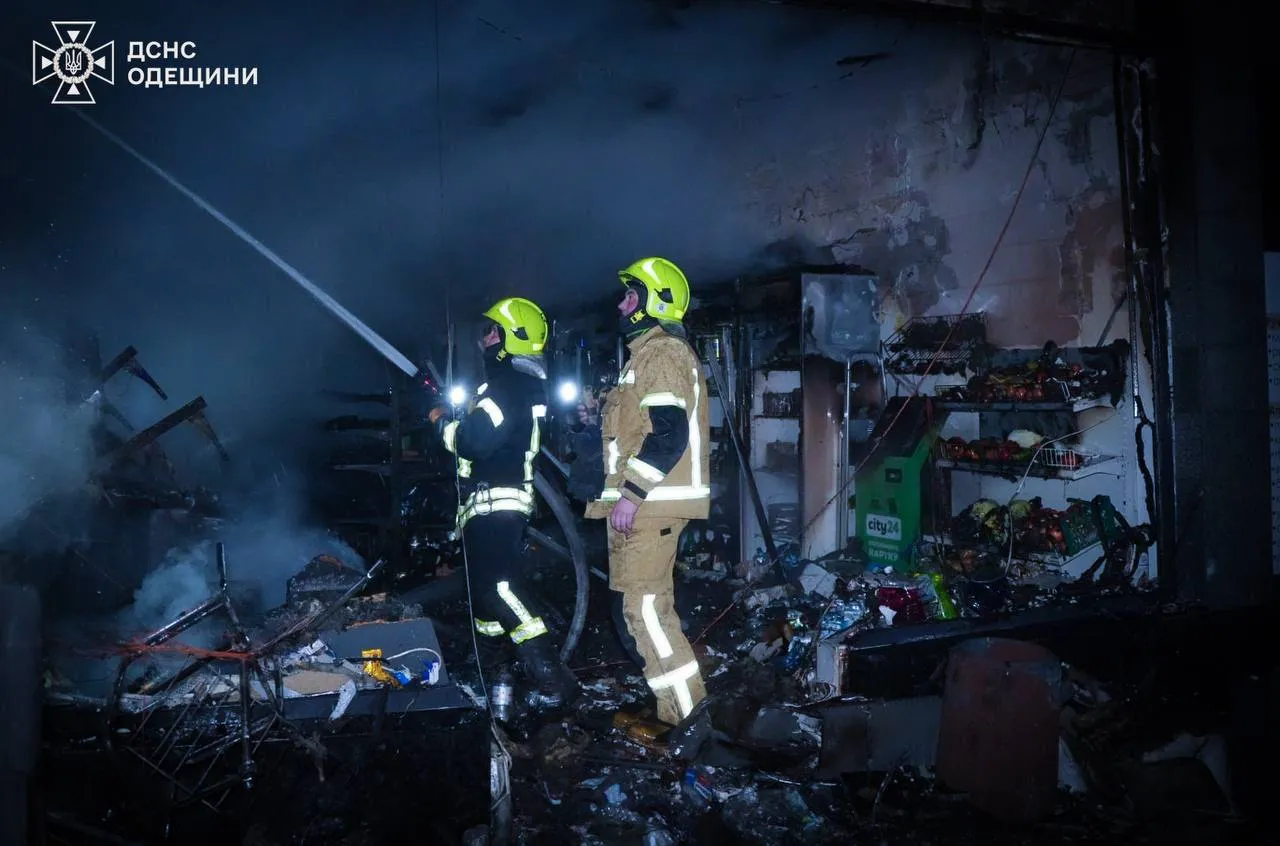 Окупанти атакували дронами житлові будинки та порт на Одещині