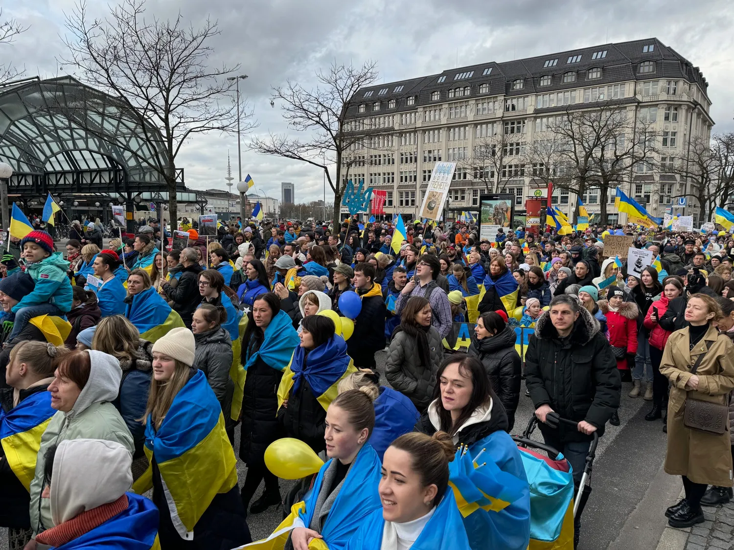 Napływ młodych ukraińskich mężczyzn budzi niepokój w UE — Politico Napływ młodych ukraińskich mężczyzn budzi niepokój w UE — Politico