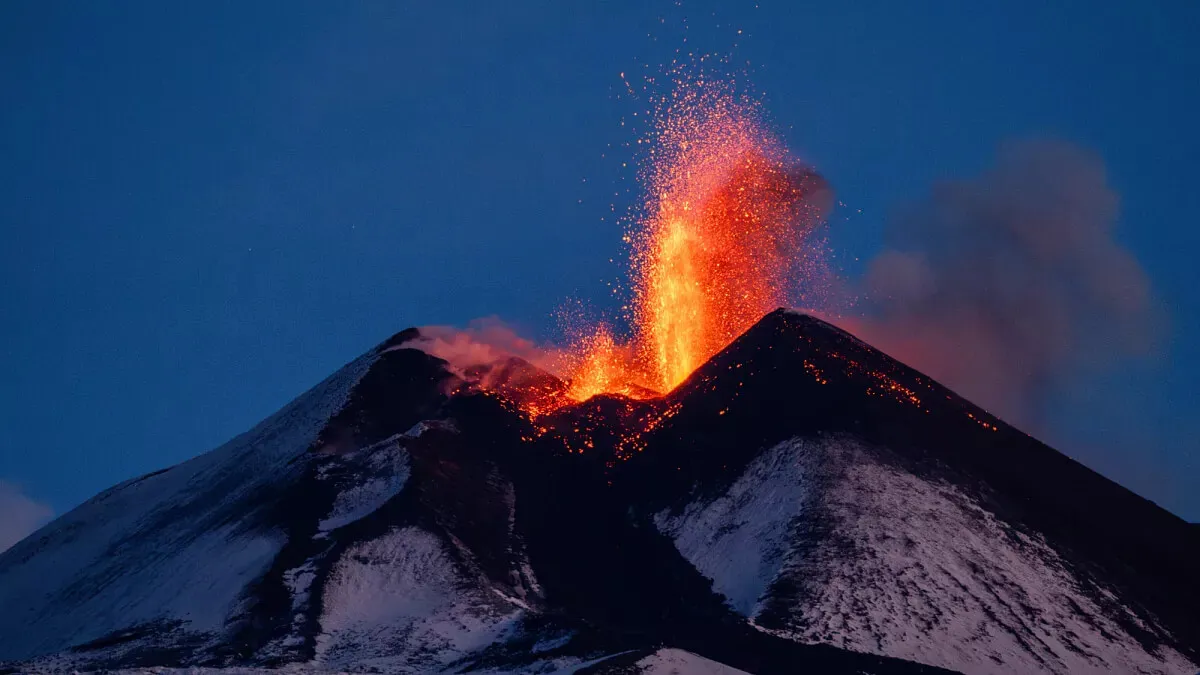 Video: Mount Etna has become active again in Sicily