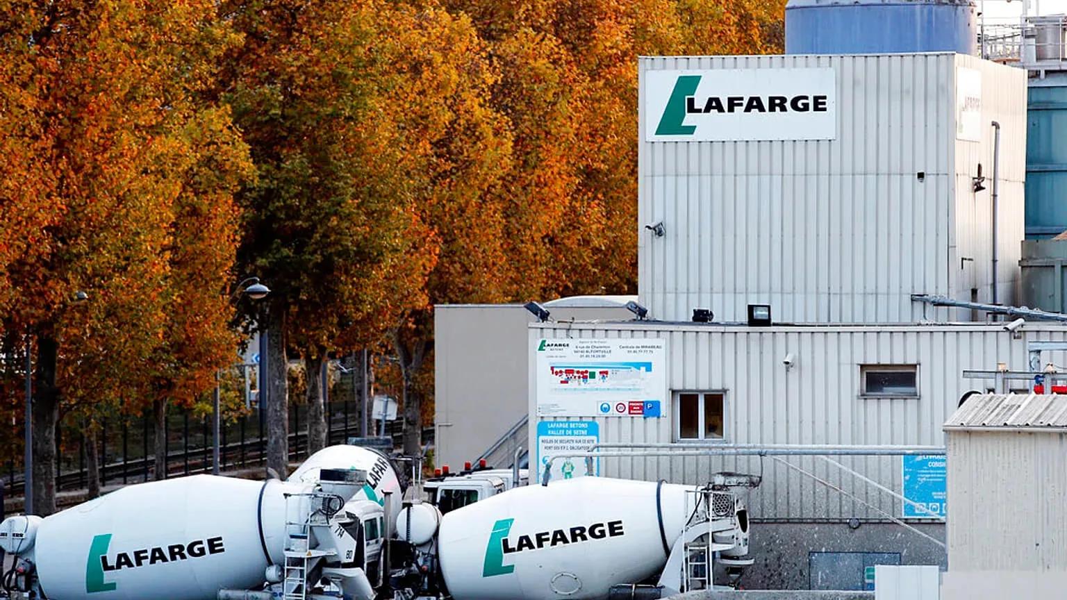 У Франції розпочався суд над Lafarge за підтримку терористів — Le Monde