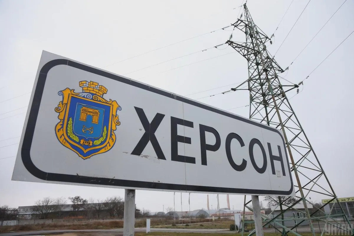 Росіяни засипають Херсон касетними боєприпасами