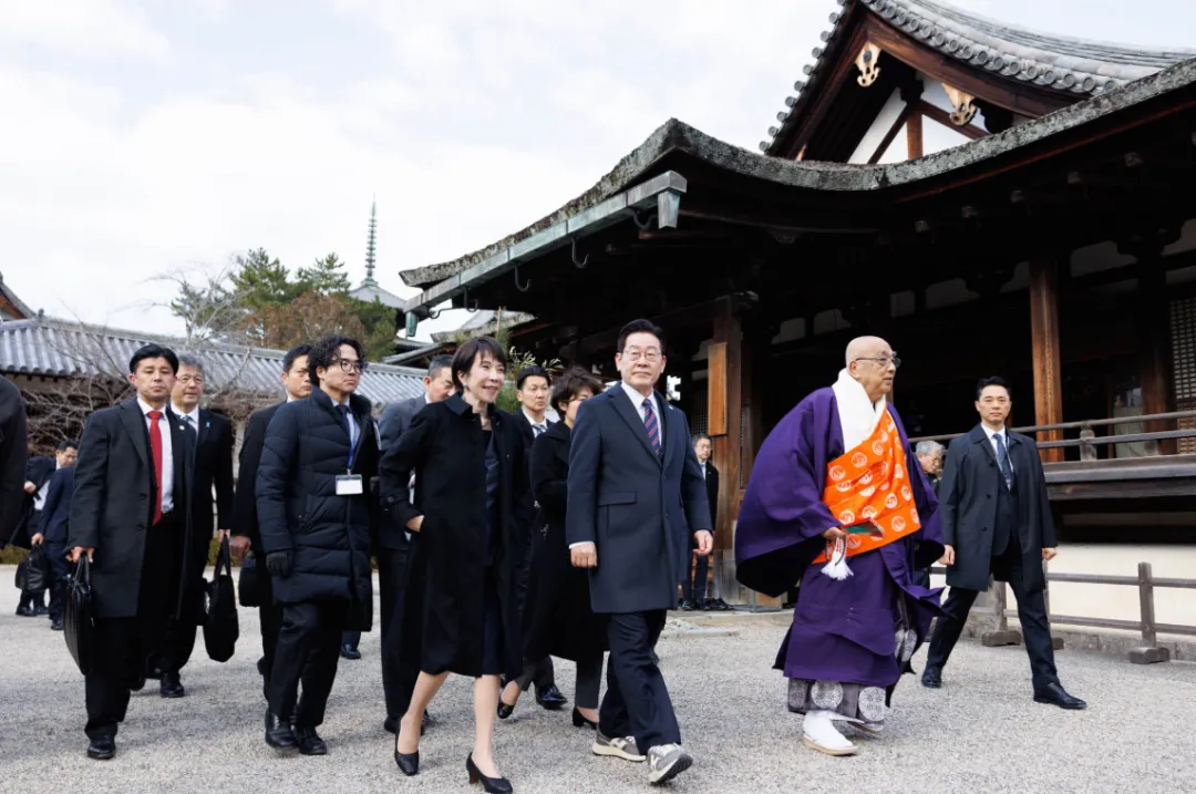 Лідери Японії та Південної Кореї завершили саміт дуетом на барабанах — Reuters