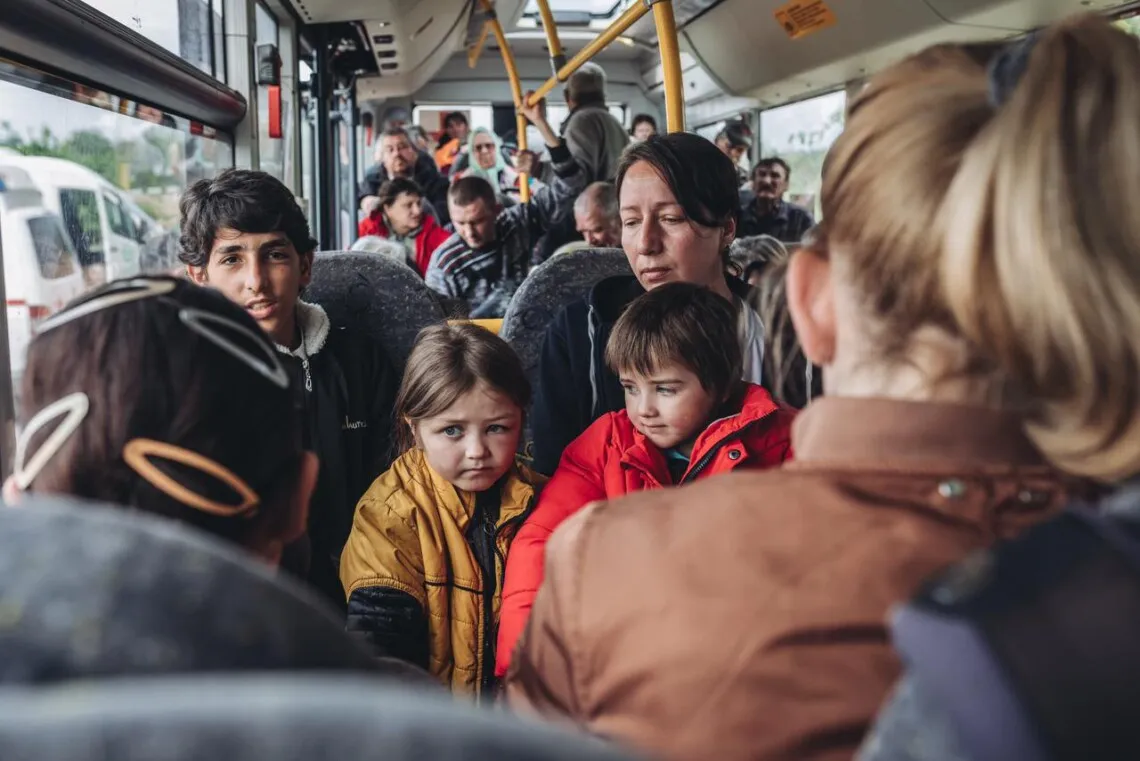 In Four Settlements of Kherson Region, Rescuers Are Forcibly Evacuating 46 Children