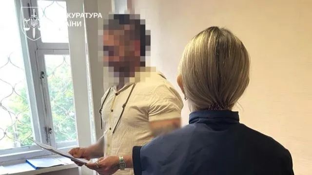 В Харькове депутата горсовета подозревают в организации схемы выезда уклонистов за границу