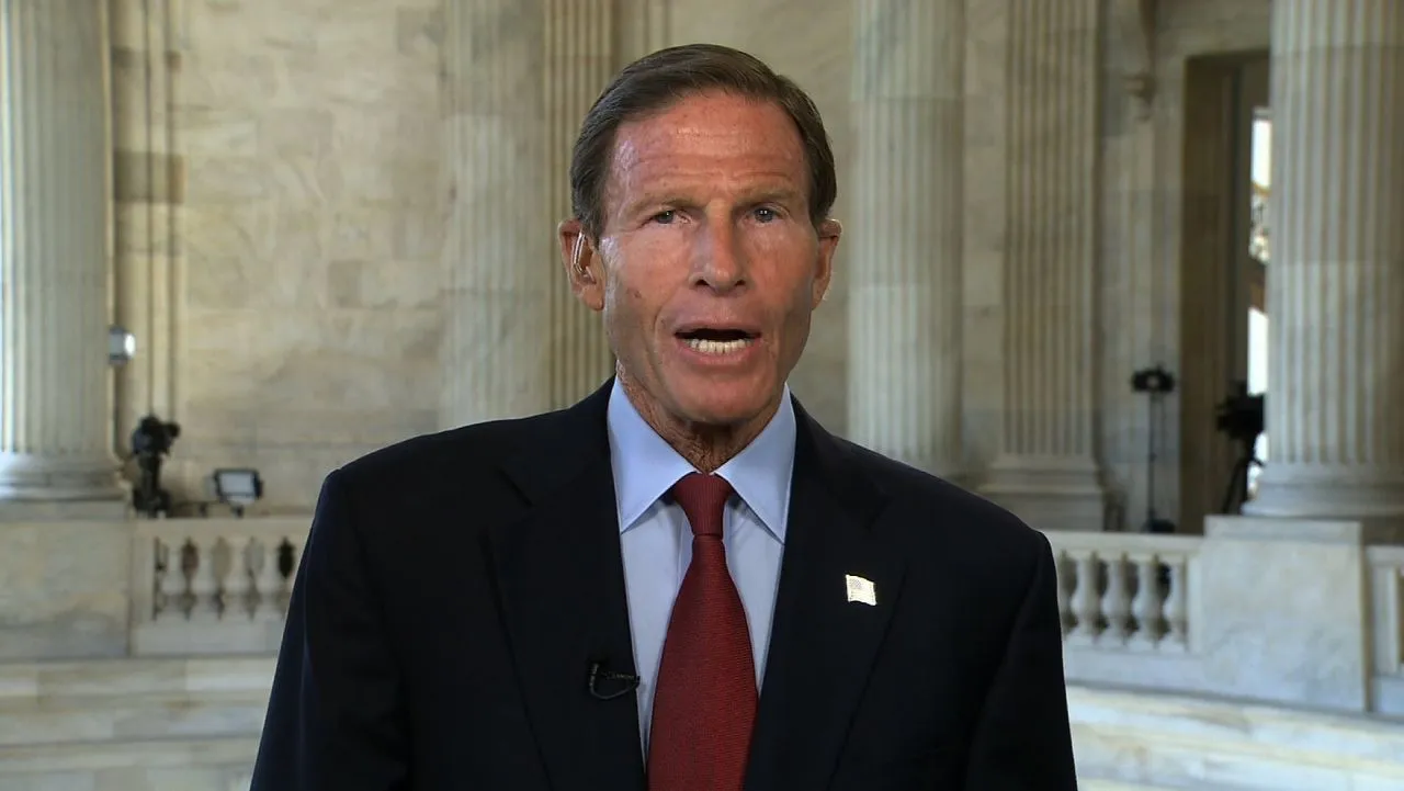 Сенатор США звинуватив Трампа у допомозі Кремлю через санкційні винятки — NYT