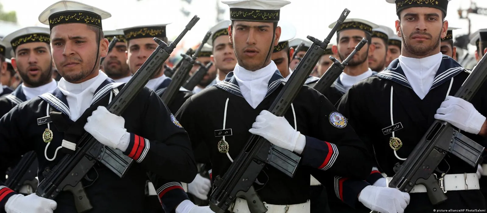 Іранські військові знову захопили танкер в Ормузькій протоці — CBS News