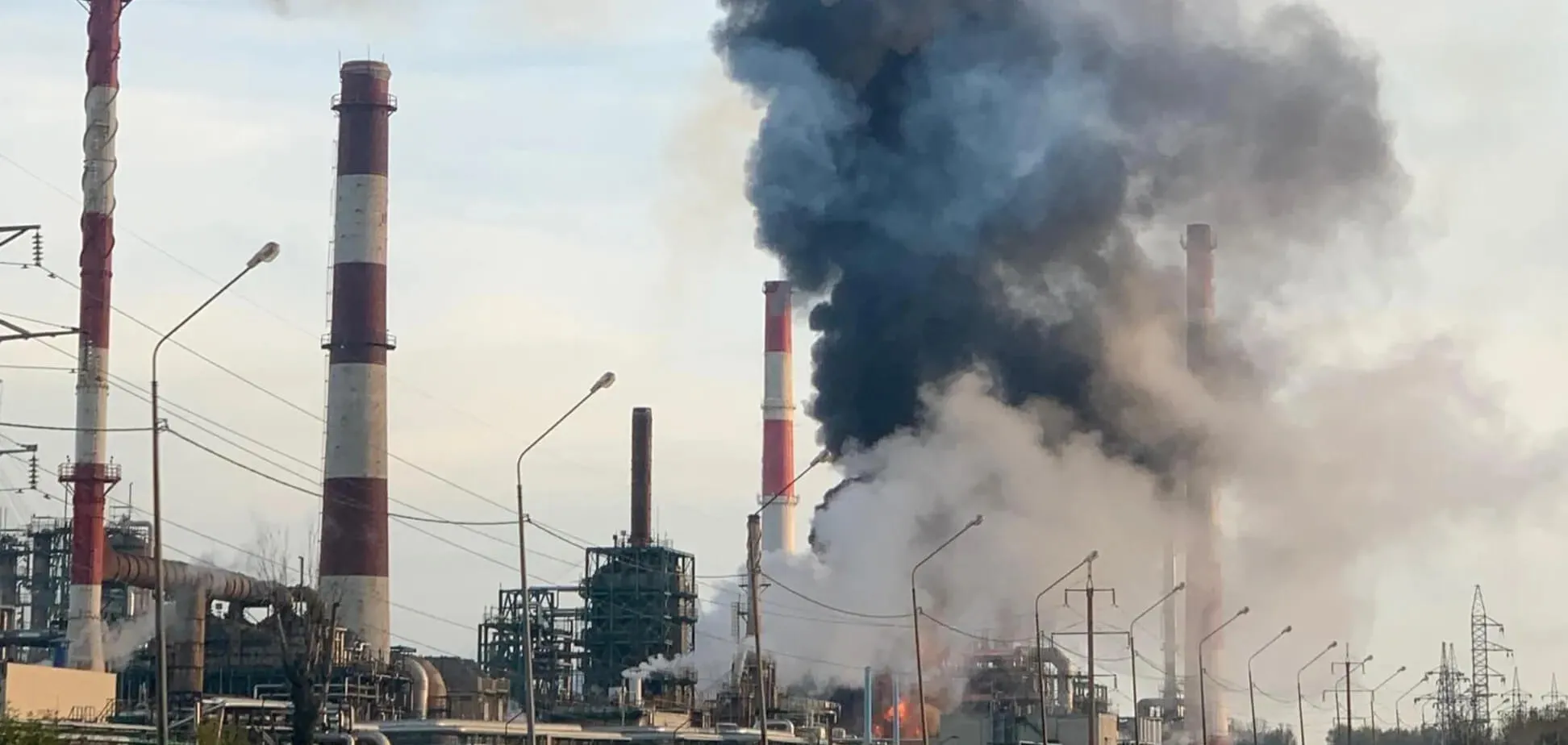 НПЗ «Лукойла» в Кстове частично приостановил работу после атаки дронов — Reuters