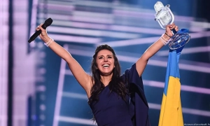 Лієв Шрайбер і Джулія Гаарт зібрали 1,3 млн грн для українських дітей 