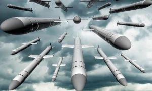 Зросла кількість жертв ворожого обстрілу на Подолі в Києві