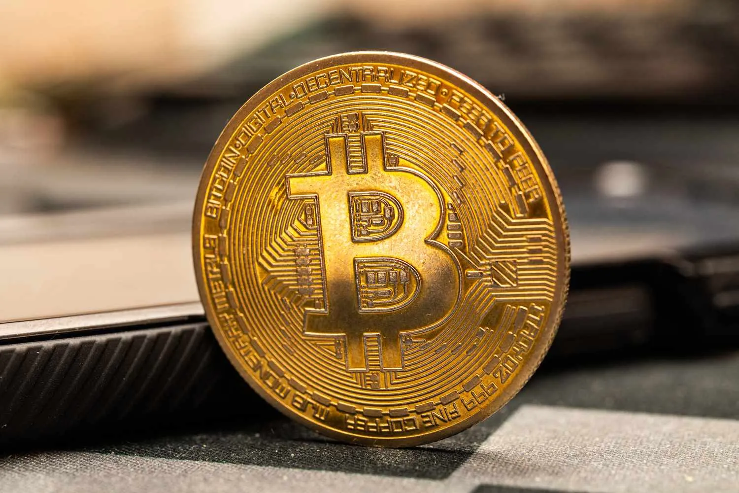 Биткоин поднялся до максимального значения с февраля — Bloomberg