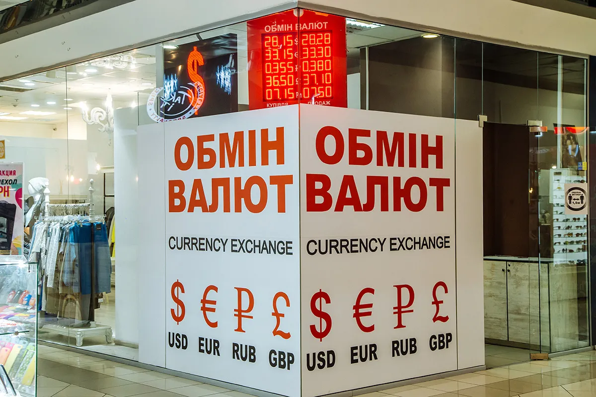 Курс валют на 24 квітня: долар росте, євро падає