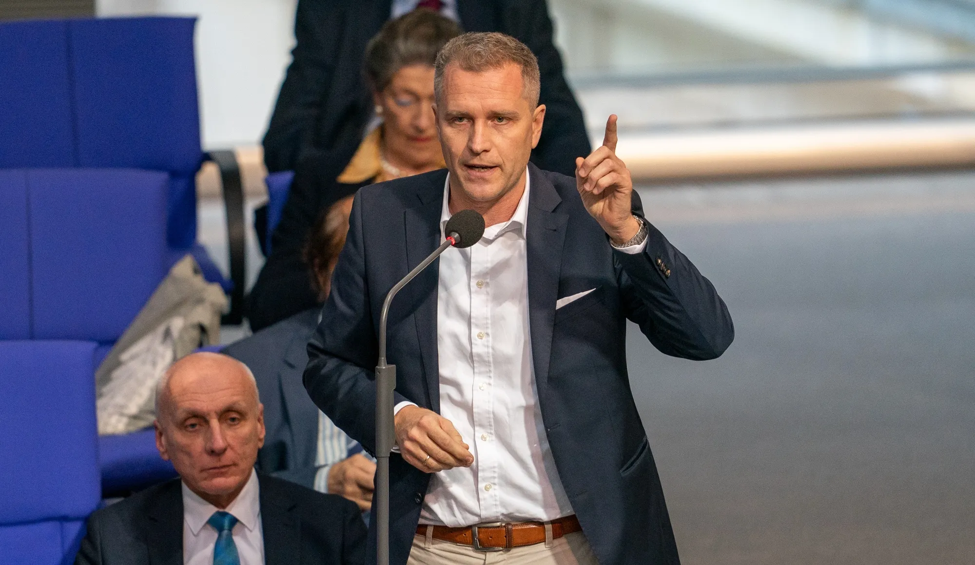 Німецький суд оштрафував депутата АдН за фотомонтаж із Гітлером — Zeit Німецький суд оштрафував депутата АдН за фотомонтаж із Гітлером — Zeit