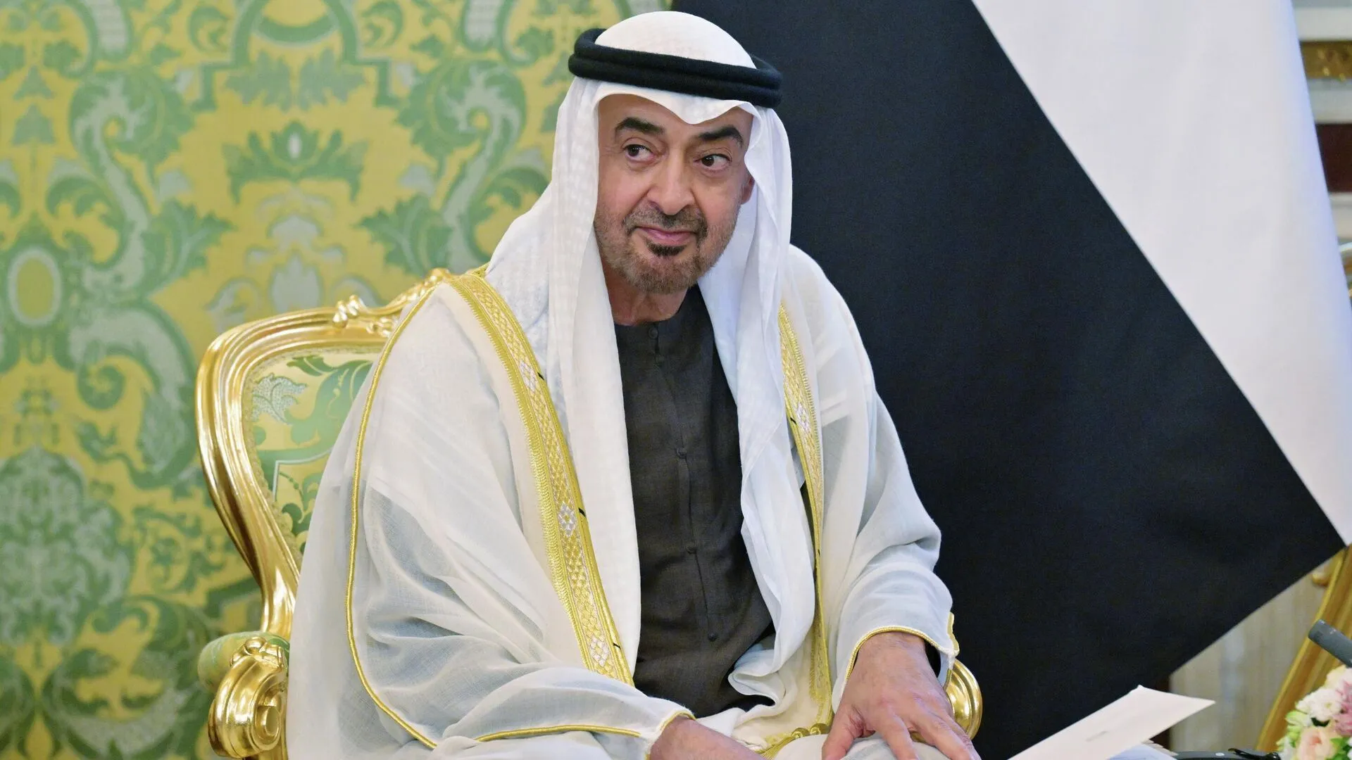 Президент ОАЕ особисто пішов у ТЦ Dubai Mall, щоб заспокоїти підданих та туристів