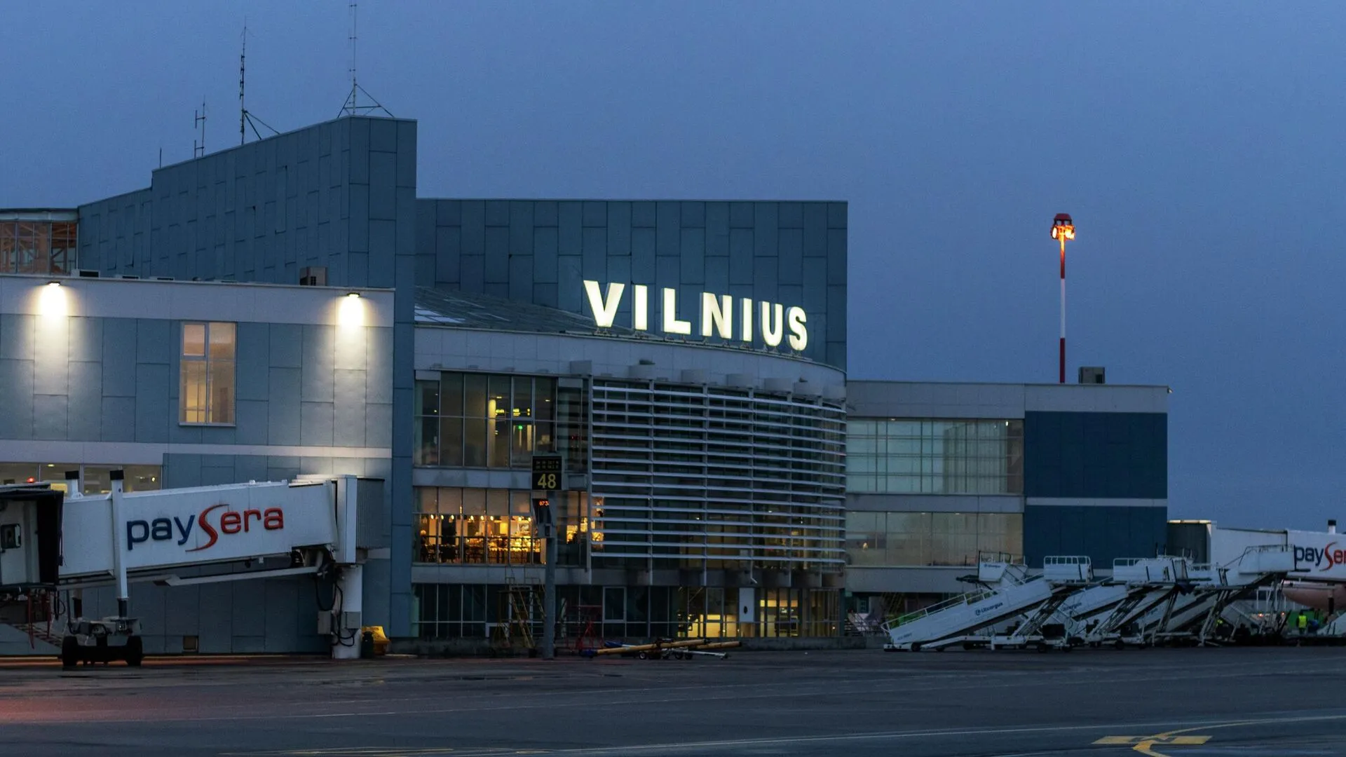 У Вільнюсі тимчасово зупинили роботу аеропорту через дрон — Delfi
