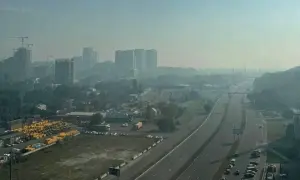 У Києві сталася велика пожежа на СТО: постраждали 7 автомобілів