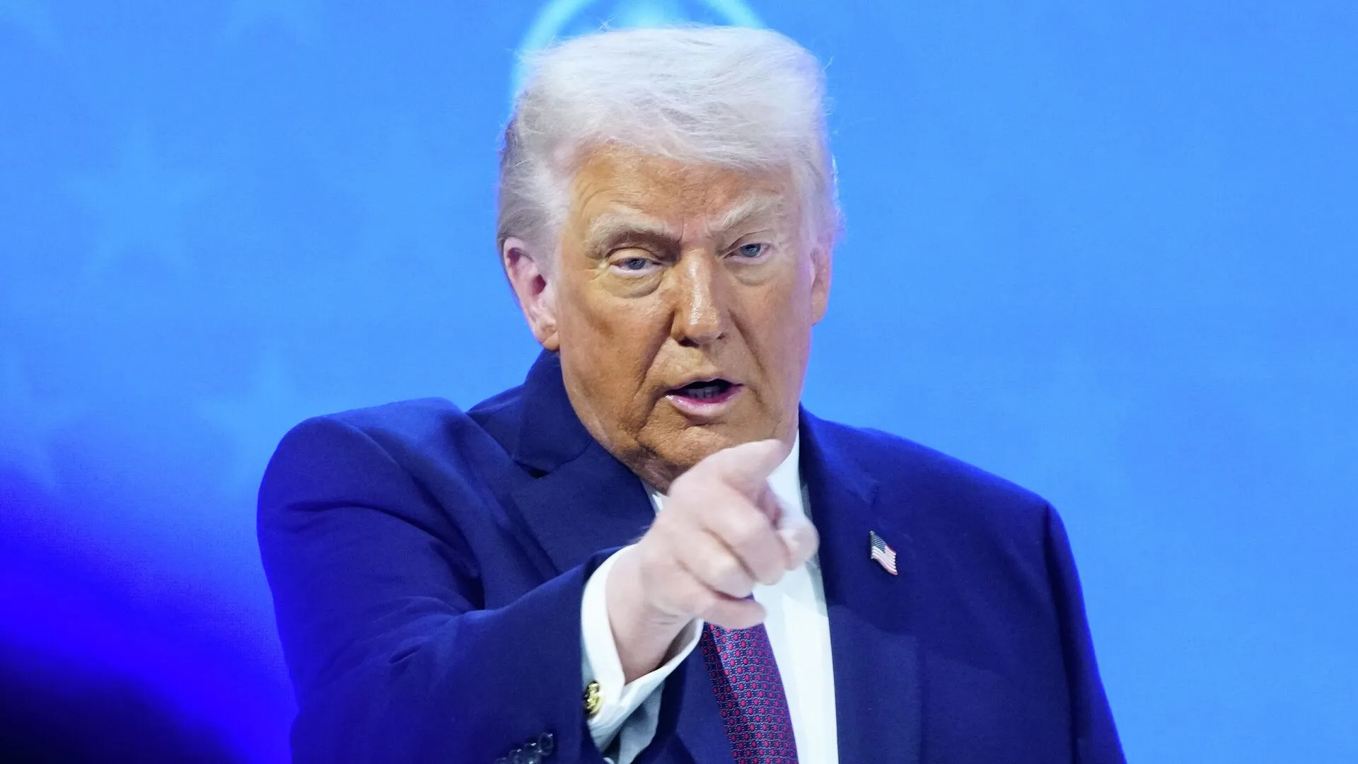 Кремль невдоволений стилем президента США Трампа — «нахиляє через коліно»