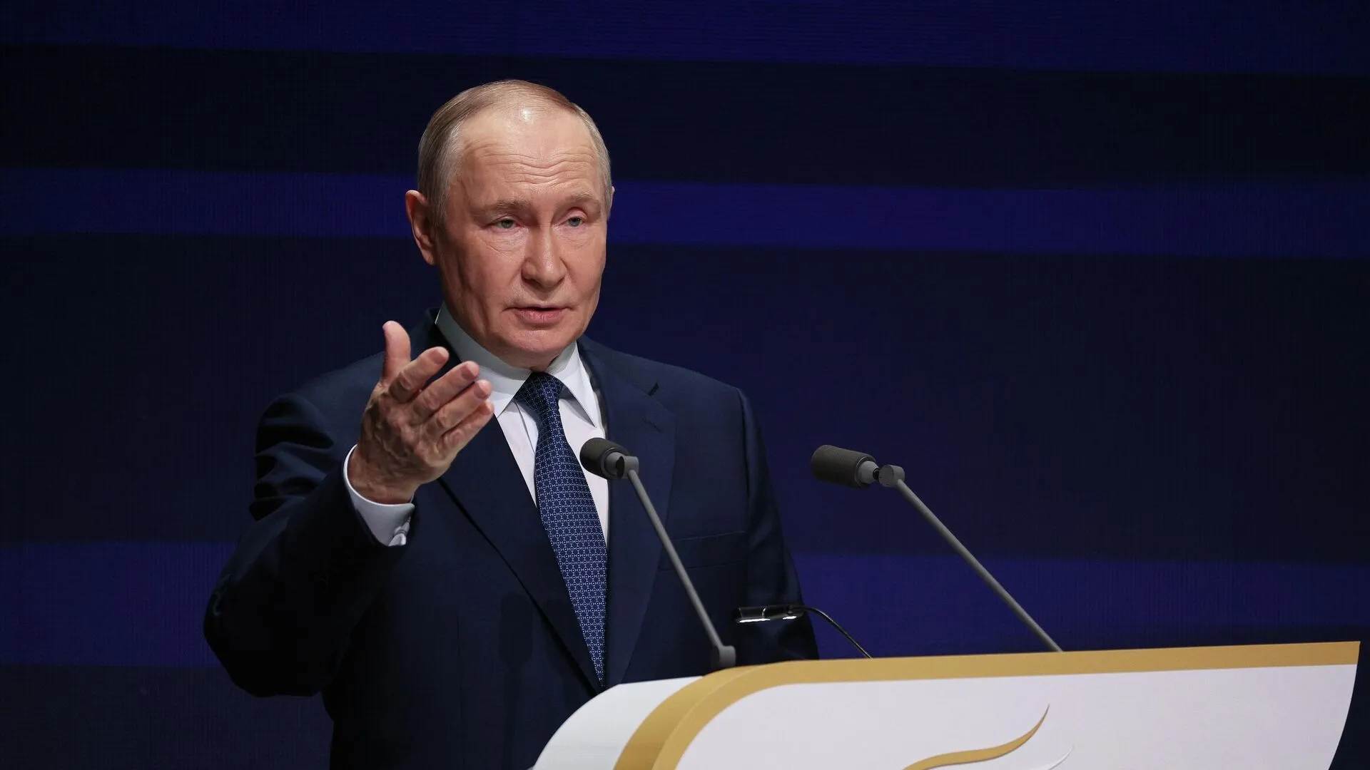 Путін перетворився з володаря світу на безпорадного спостерігача — Newsweek