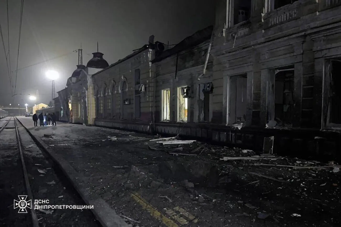 «Укрзалізниця» повідомила про затримки поїздів через знеструмлення на Дніпропетровщині