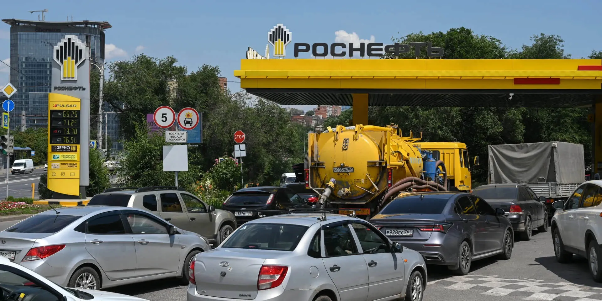 Губернатор Забайкалья распорядился организовать питание для людей, стоящих в очередях на АЗС