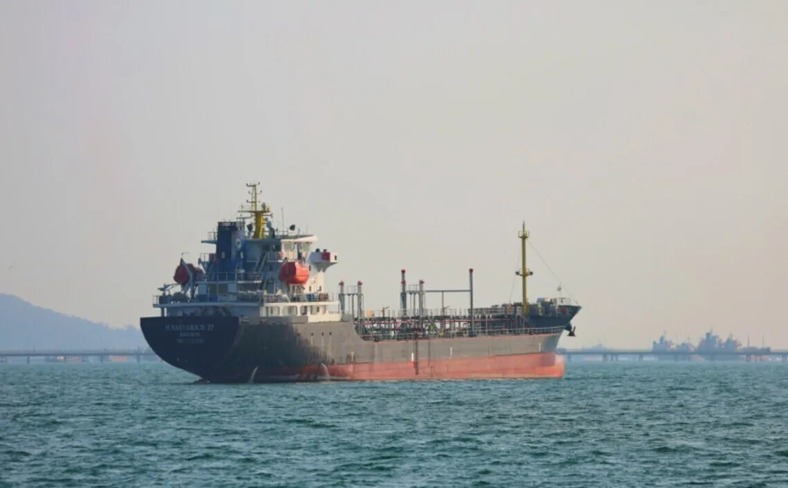 Continued Blockade of the Strait of Hormuz Could Trigger a Crisis Like the One in 2008 — Bloomberg