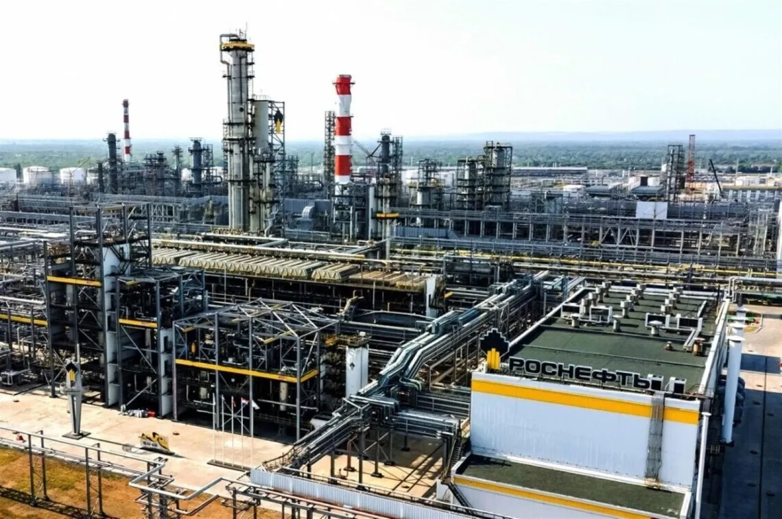 Російський уряд дозволив НПЗ продавати пальне низької якості через дефіцит