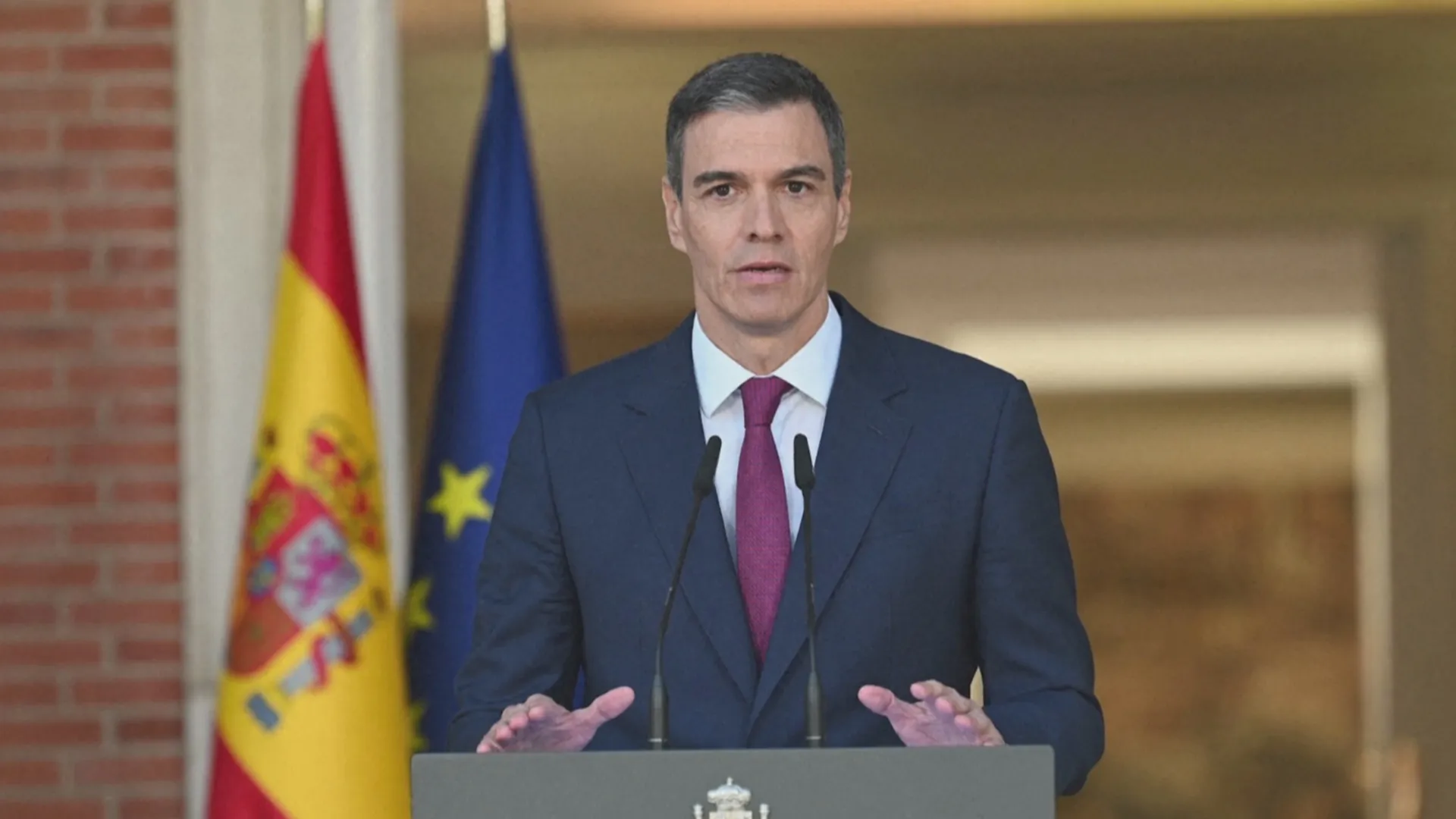 Прем'єр Іспанії анонсував затвердження легалізації пів мільйона іммігрантів