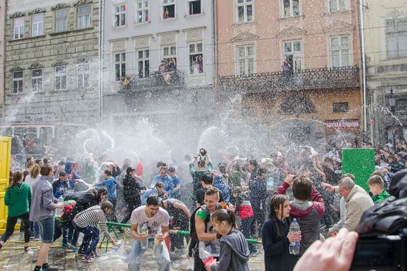 Поливаний понеділок 2026: привітання у прозі, віршах та листівках
