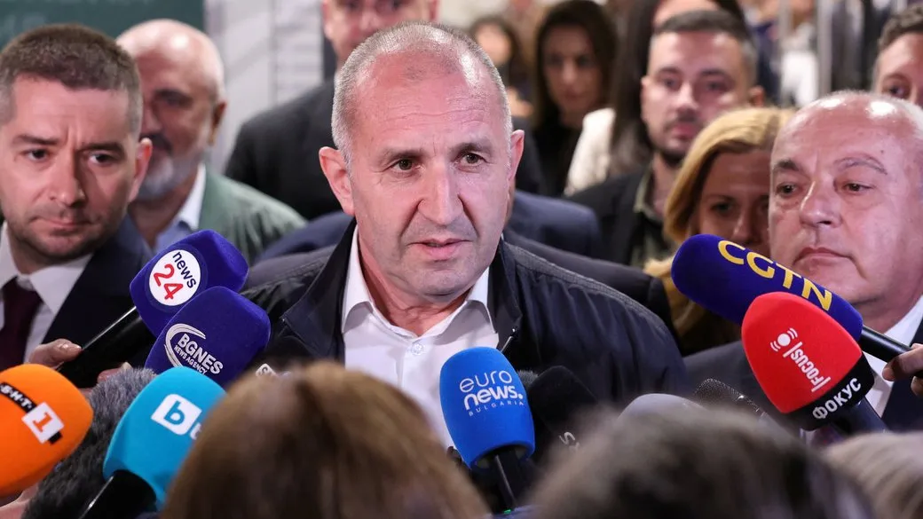 Коалиция Румена Радева одержала убедительную победу на выборах в Болгарии