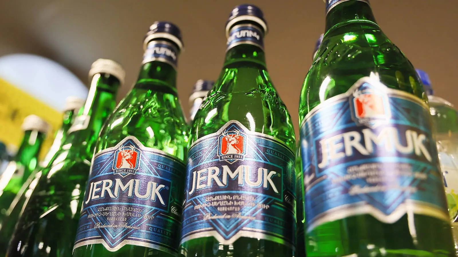 Россия приостановила продажу 65 млн бутылок армянской воды «Джермук»