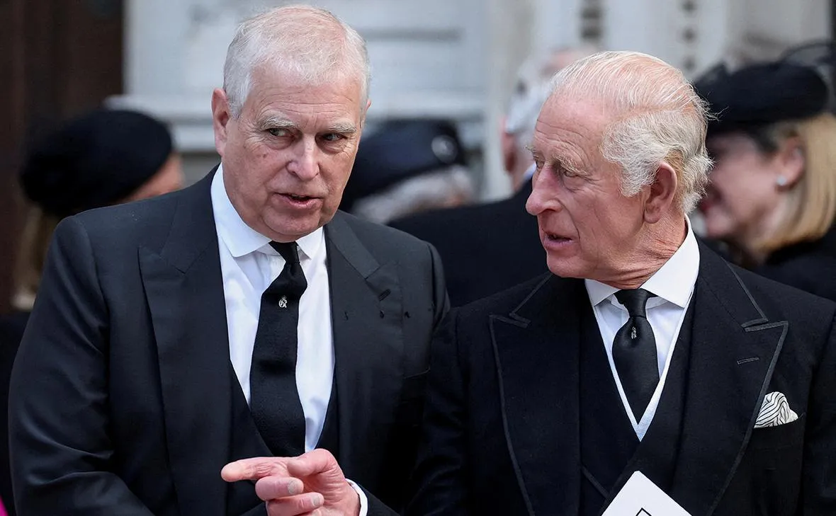 Король Британії відреагував на арешт брата, підтримавши дії поліції — The Guardian