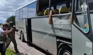 Уламки ракети впали на Троєщині під час нічної атаки на Київ