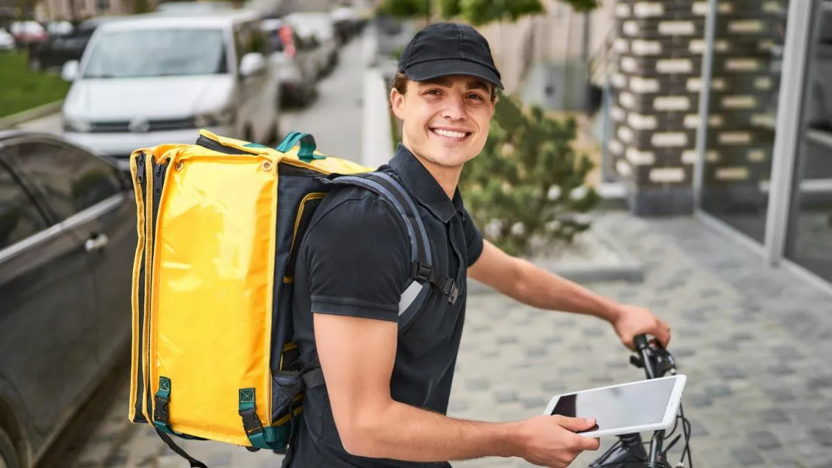 У росії запроваджують обов'язковий облік кур'єрів